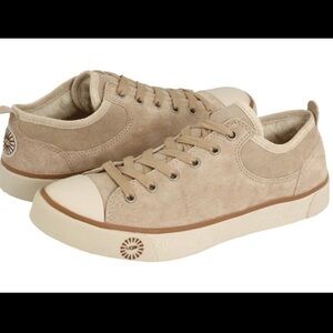 UGG AUSTRALIA “ EVERA 1888 “ WOMENS SIZE 10 SHOES